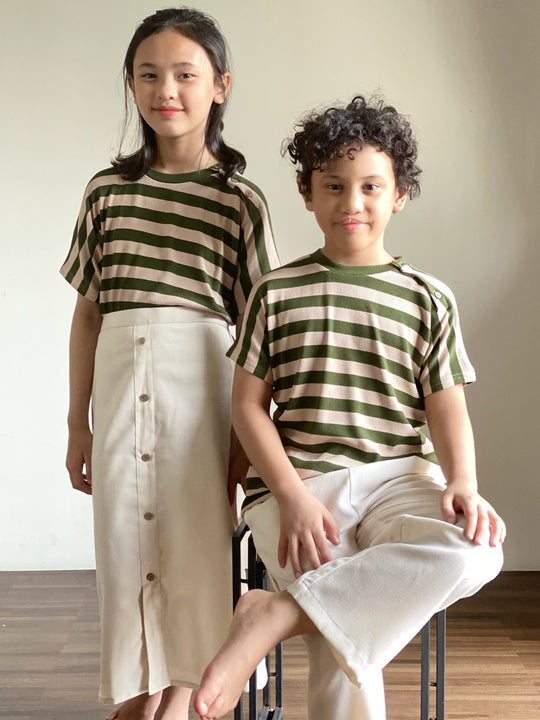 DYLAN Unisex Shoulder-Buttoned Tee in Olive