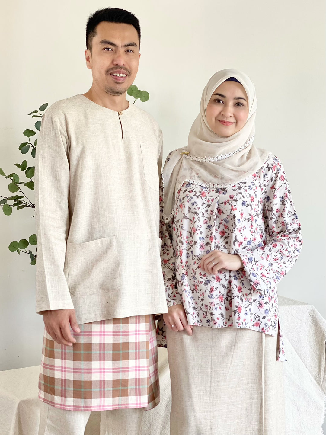 ISHAK Pelikat Style Samping in Plaid