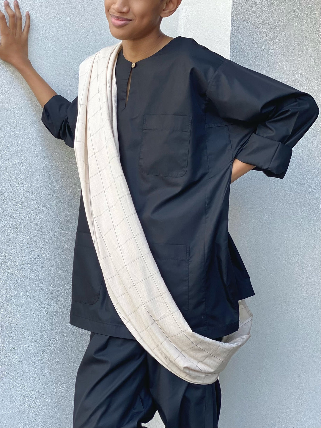 IDRIS Pelikat Style Samping in Ivory Windowpane