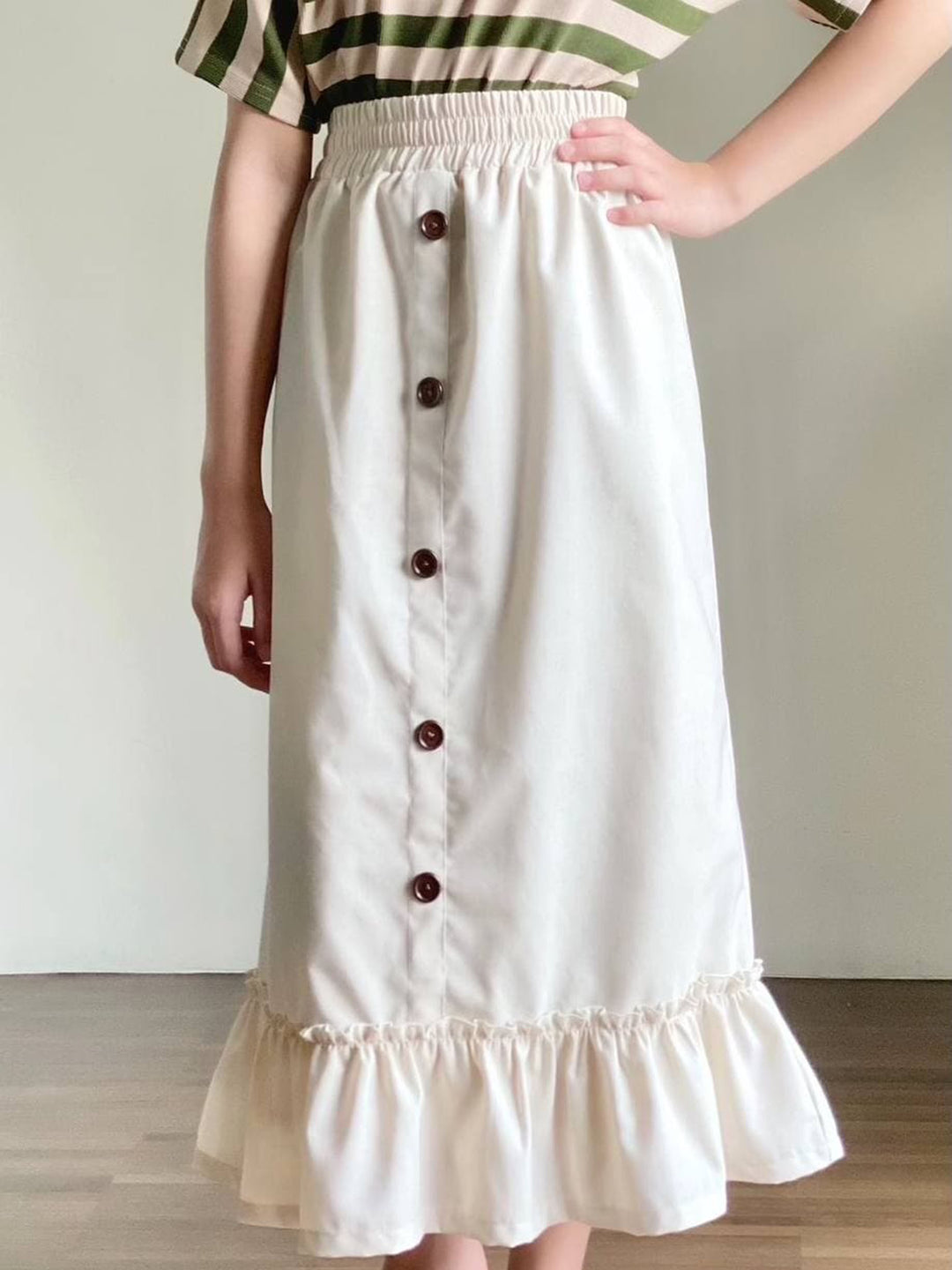 Mallory Buttoned Ruffle Skirt in Ivory