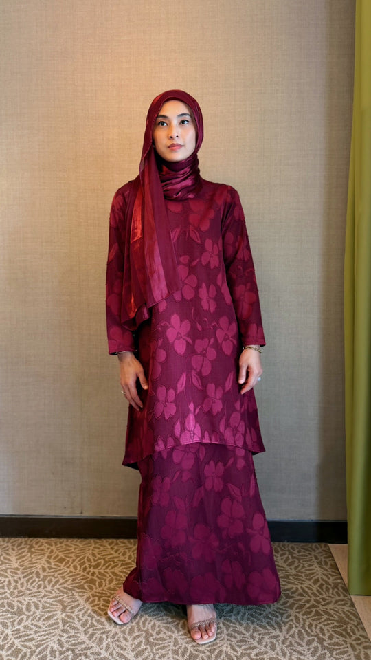 EMBUN Long Kurung Set in Maroon