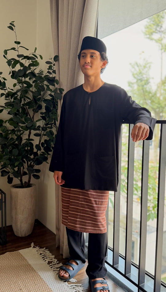 IDRIS Pelikat Style Samping in Brown Stripes