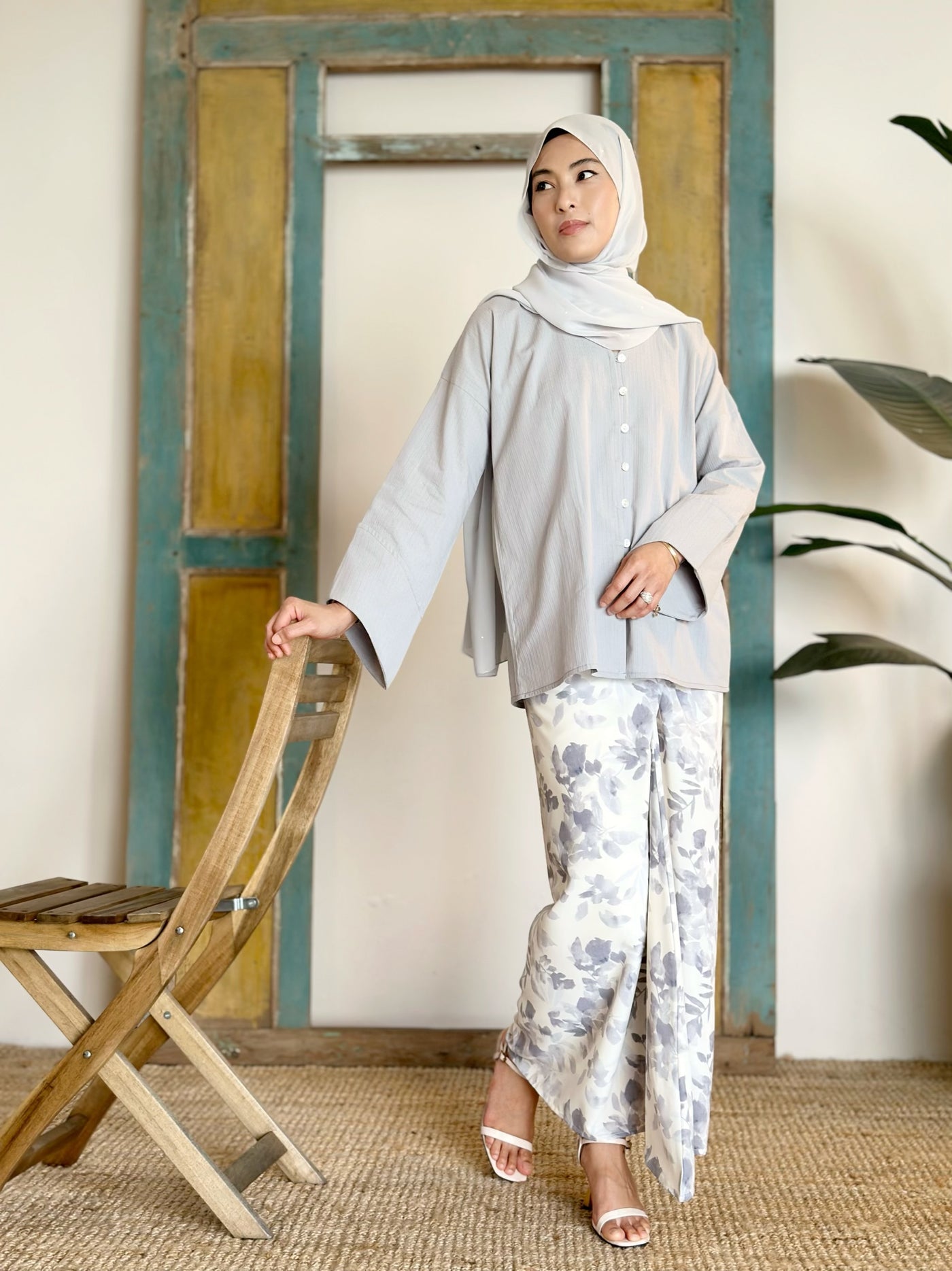 MUSTIKA Mini Kebarung Set in Ash