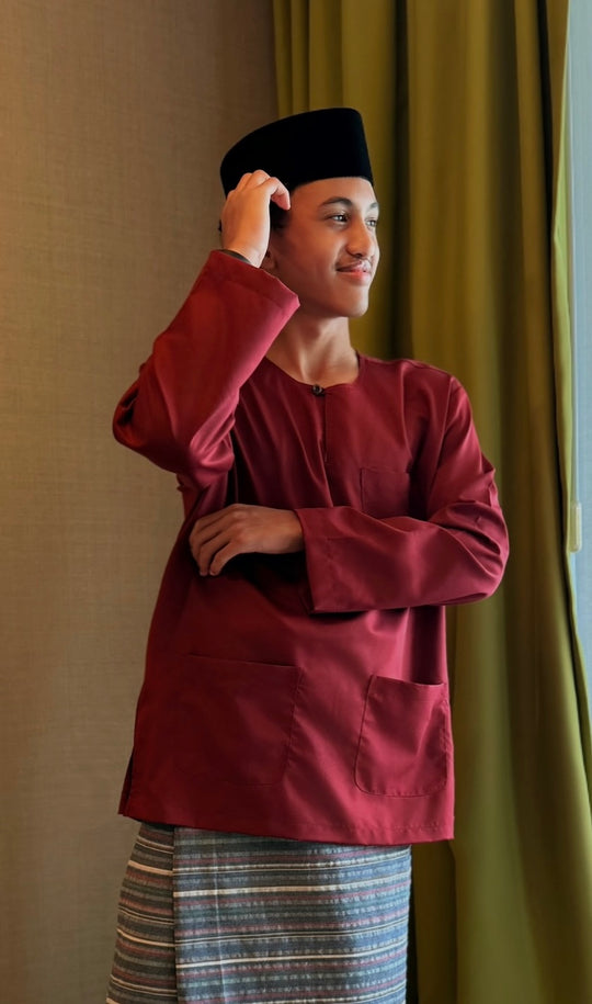 TUAH Baju Melayu Teluk Belanga in Maroon