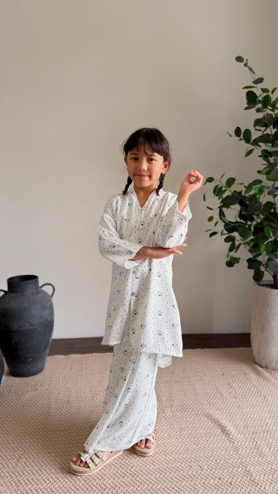 MAYANG Long Kebarung Set in Carbon Ditsy