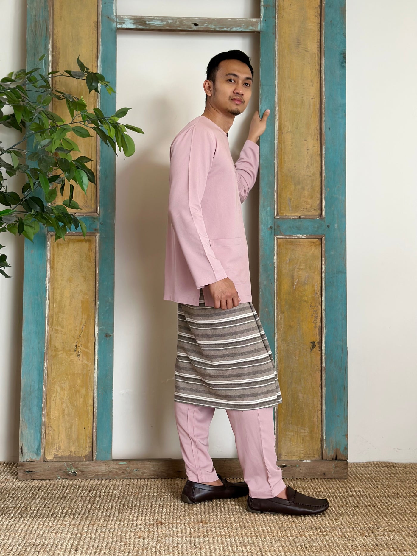 MALIK Teluk Belanga Baju Melayu Set in Dusty Lilac