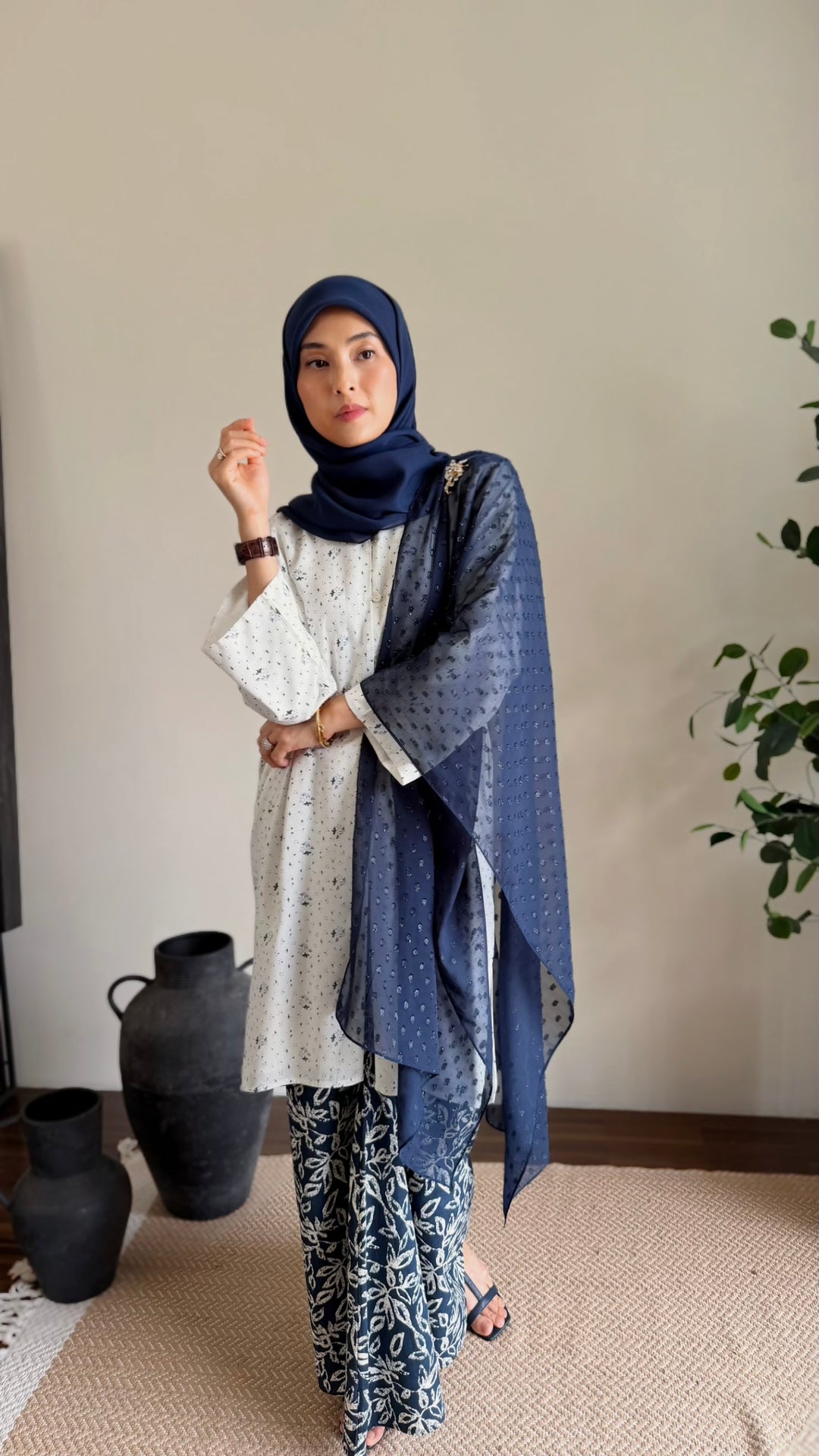 ANGGUN Long Kebarung Set in Carbon Ditsy