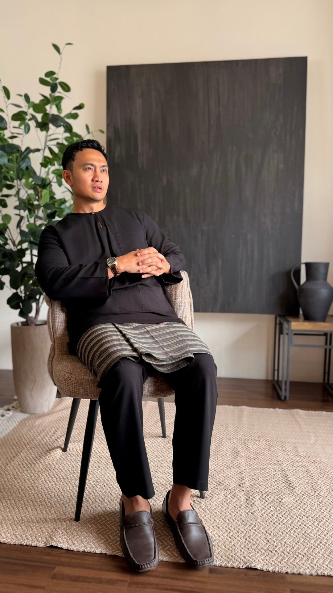 TUAH Baju Melayu Teluk Belanga in Charcoal