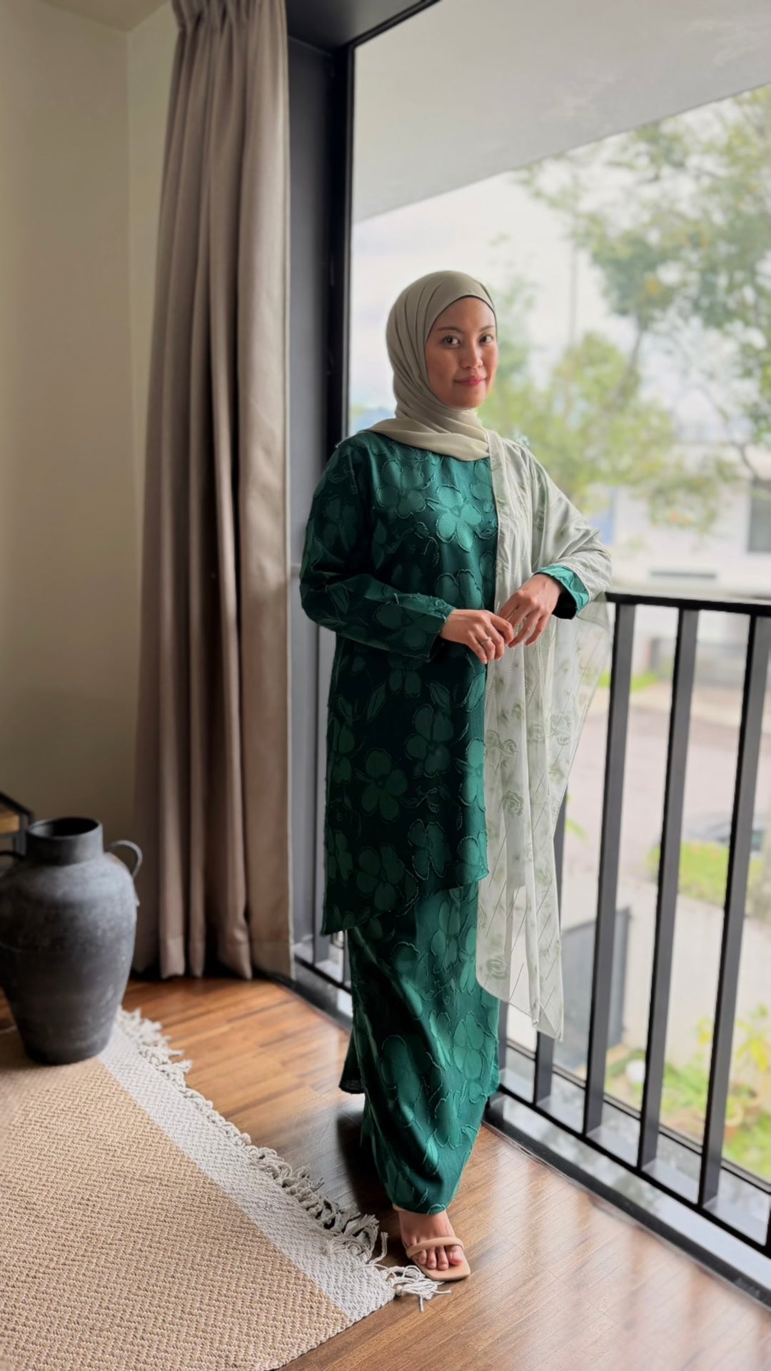 EMBUN Long Kurung Set in Emerald