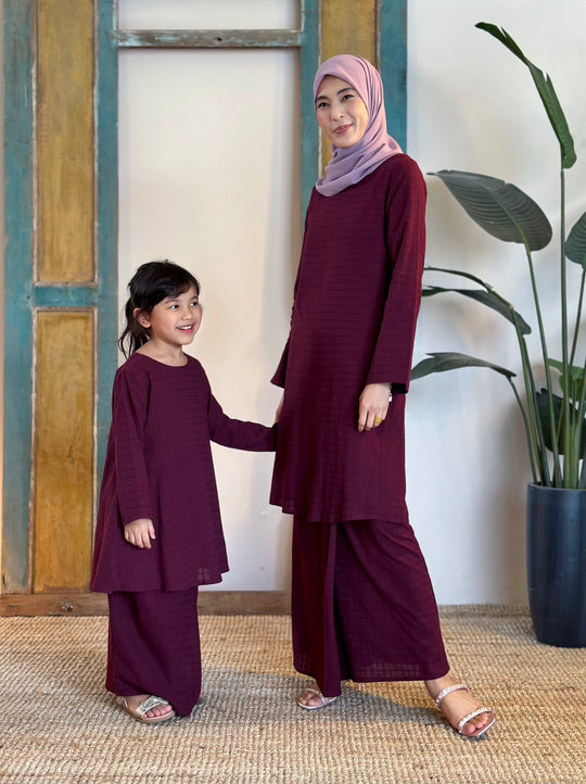 MELATI Kurung Pahang Set in Tyrian