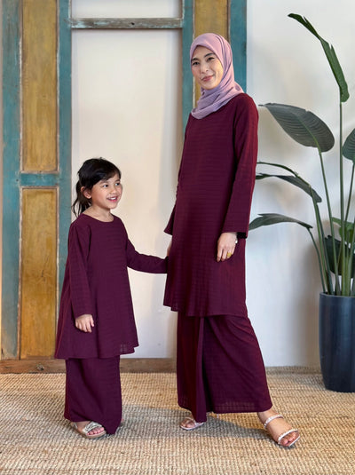 MELATI Kurung Pahang Set in Tyrian
