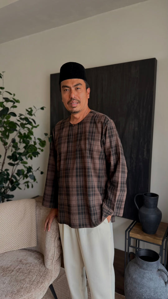 TUALANG Teluk Belanga Kurta in Espresso Plaid