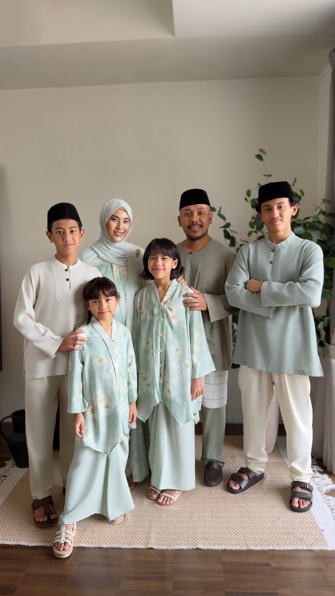 RATNA Long Kebaya Set in Dreamy Green