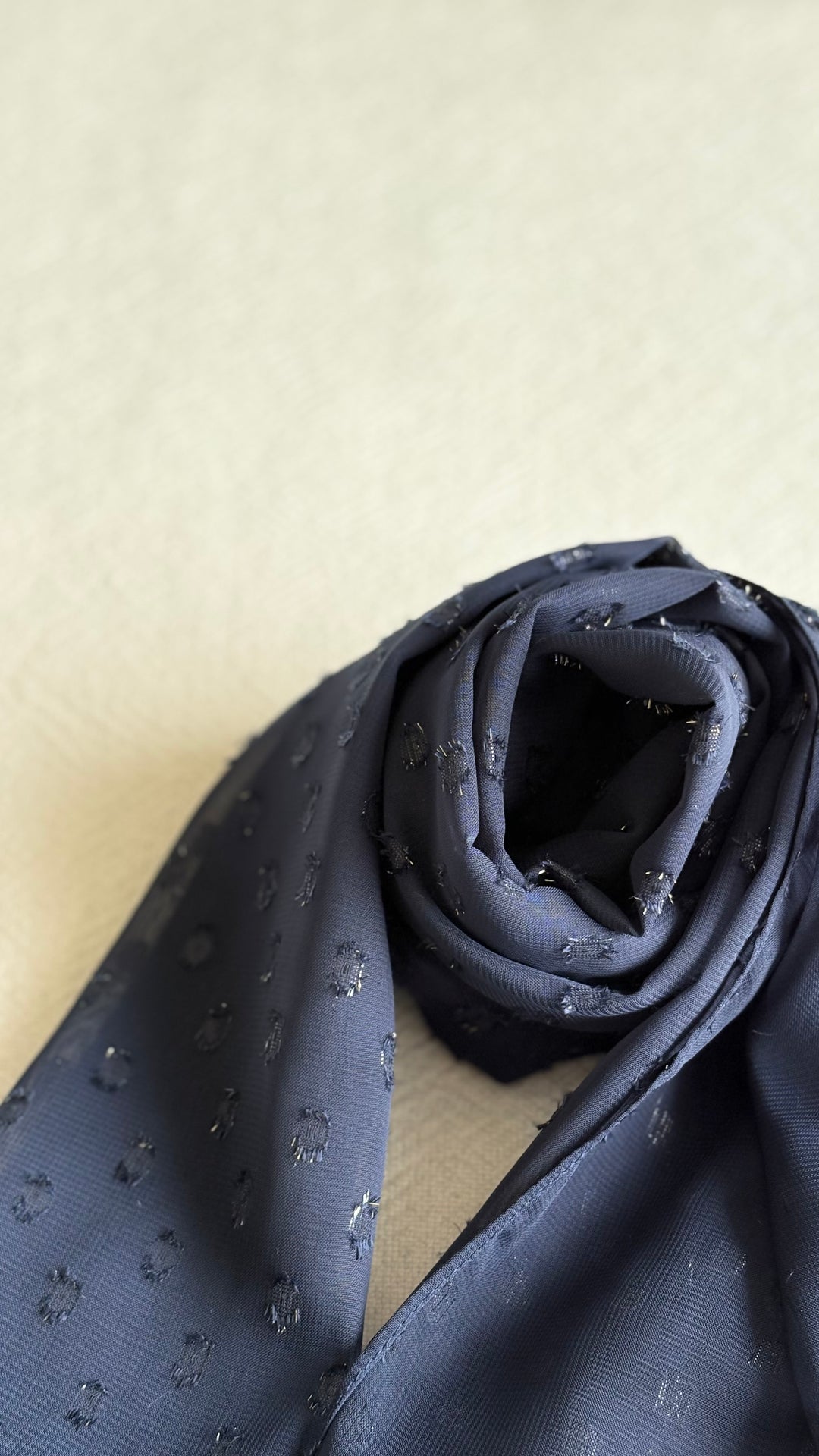 ALUN Selendang in Midnight Dobby