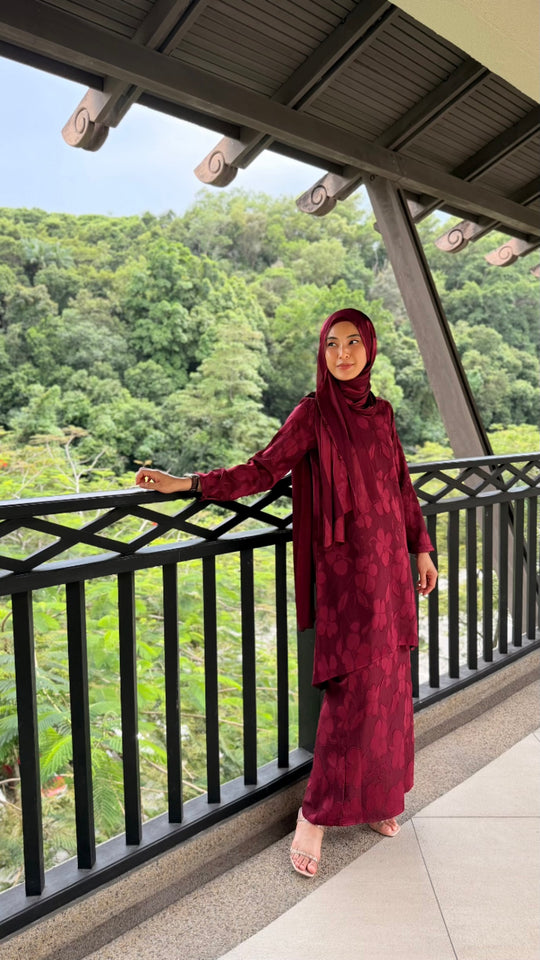EMBUN Long Kurung Set in Maroon