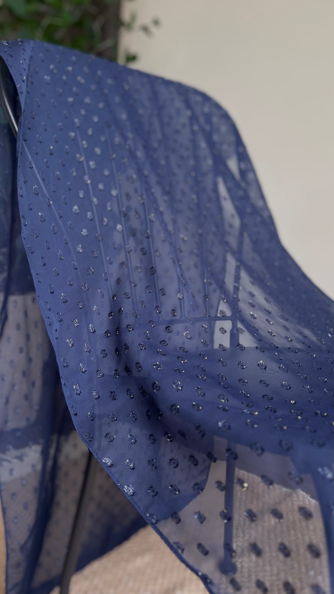 ALUN Selendang in Midnight Dobby