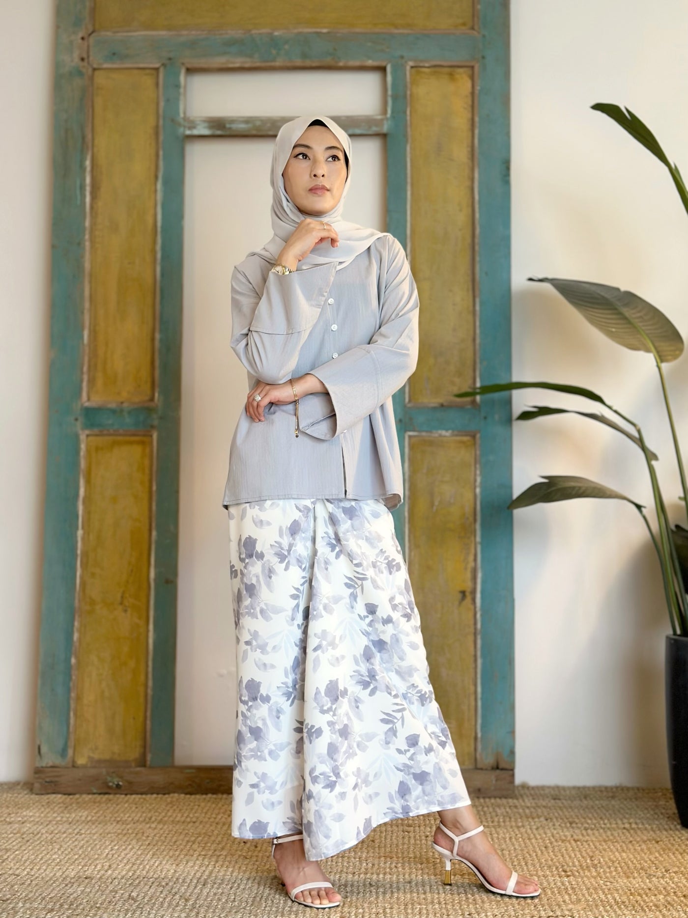 MUSTIKA Mini Kebarung Set in Ash