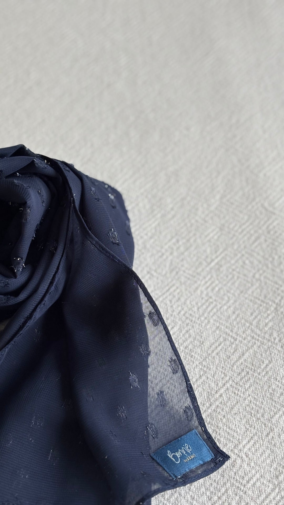 ALUN Selendang in Midnight Dobby