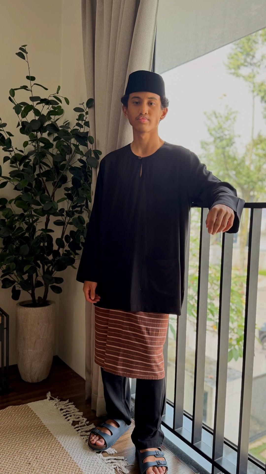 TUAH Baju Melayu Teluk Belanga in Charcoal