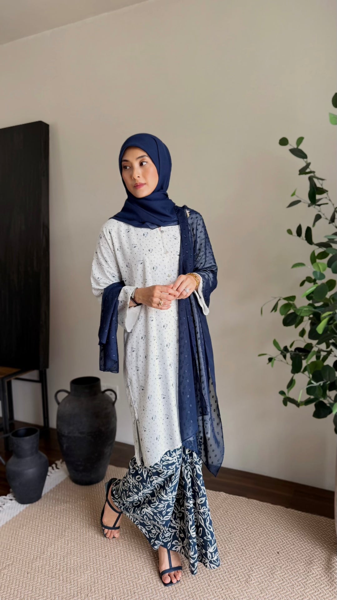 ANGGUN Long Kebarung Set in Carbon Ditsy