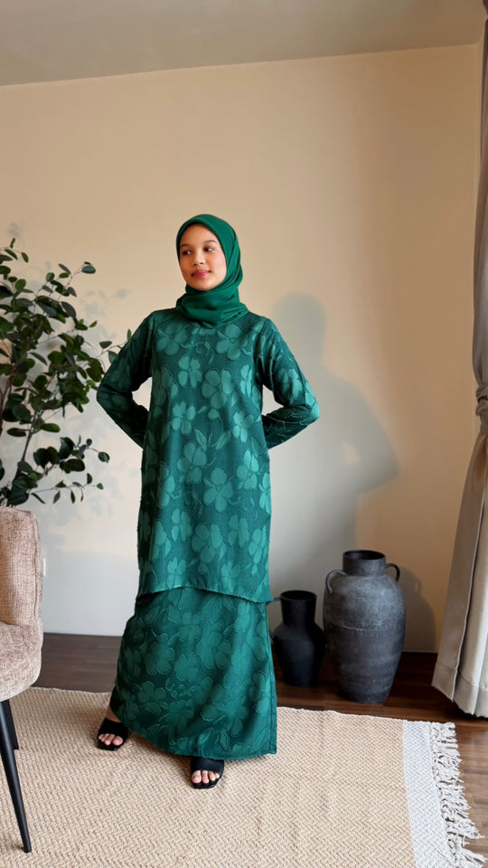 EMBUN Long Kurung Set in Emerald