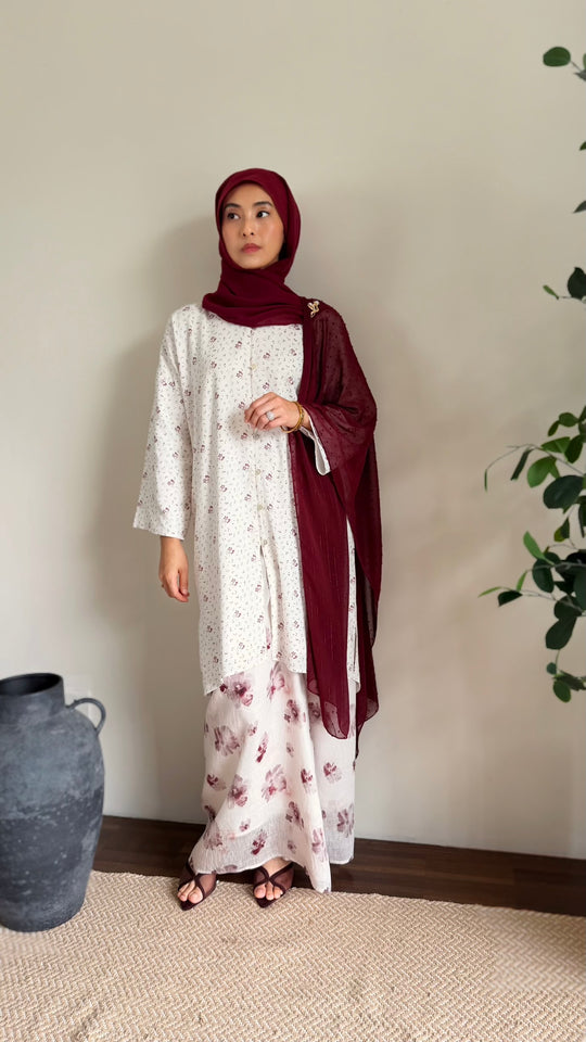 ANGGUN Long Kebarung Set in Merlot Ditsy