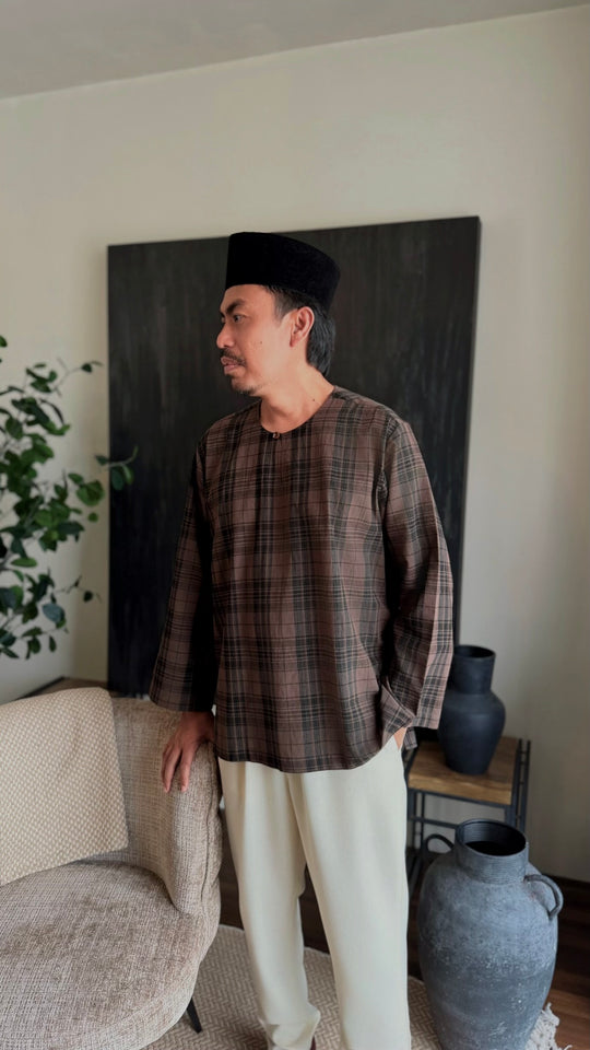 TUALANG Teluk Belanga Kurta in Espresso Plaid