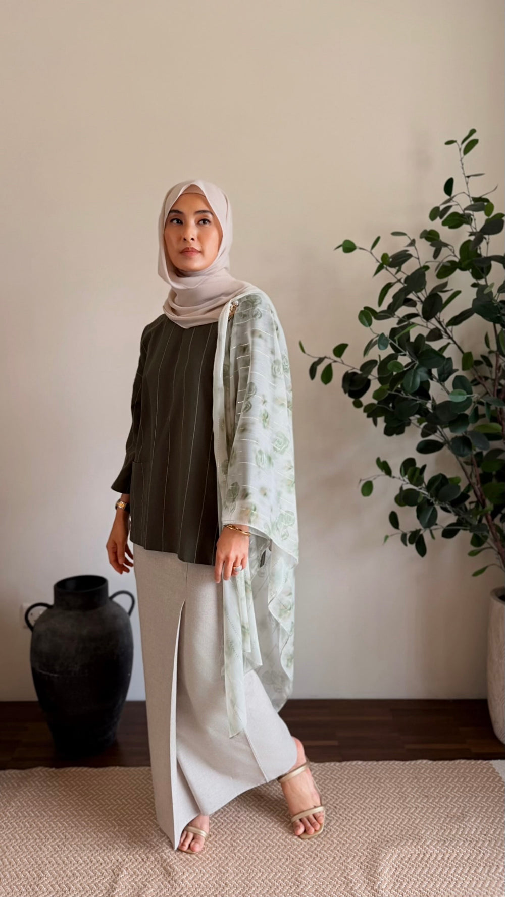 ALUN Selendang in Sage Luminance