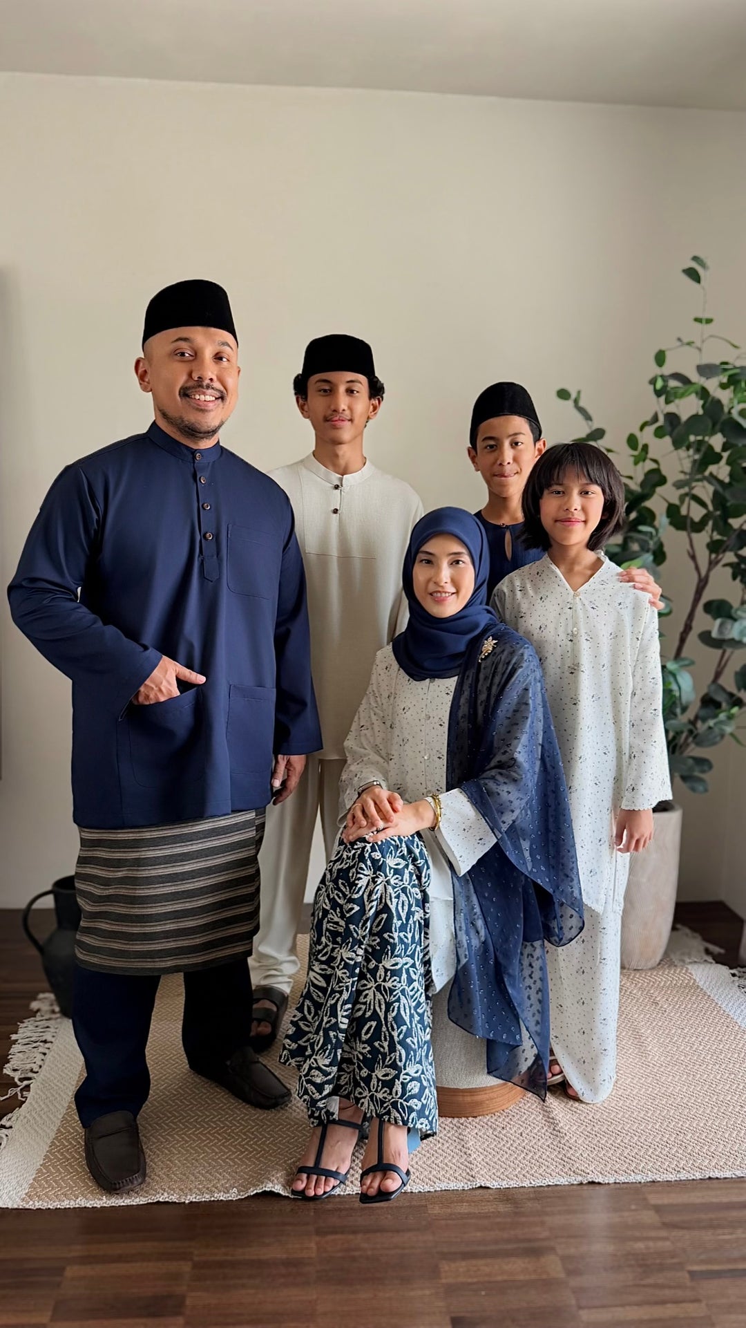 ANGGUN Long Kebarung Set in Carbon Ditsy