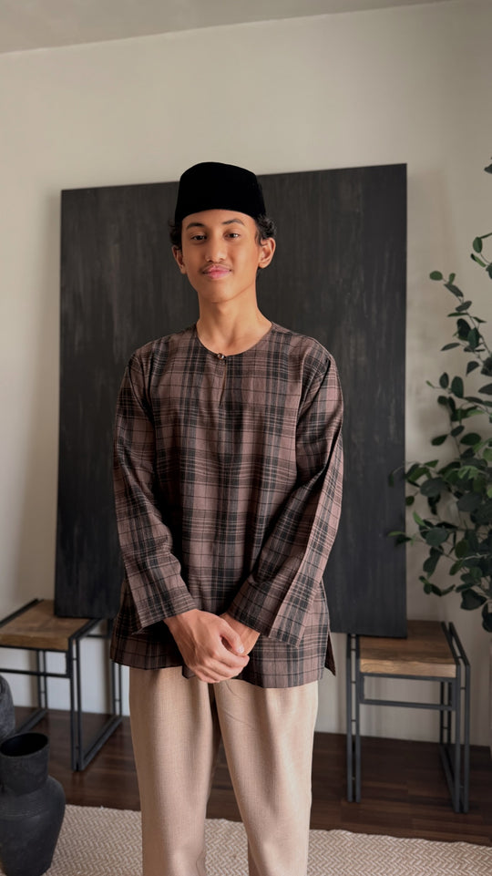 TUALANG Teluk Belanga Kurta in Espresso Plaid