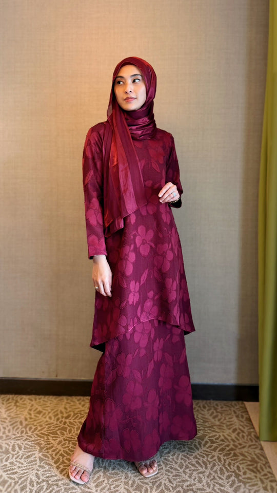 EMBUN Long Kurung Set in Maroon