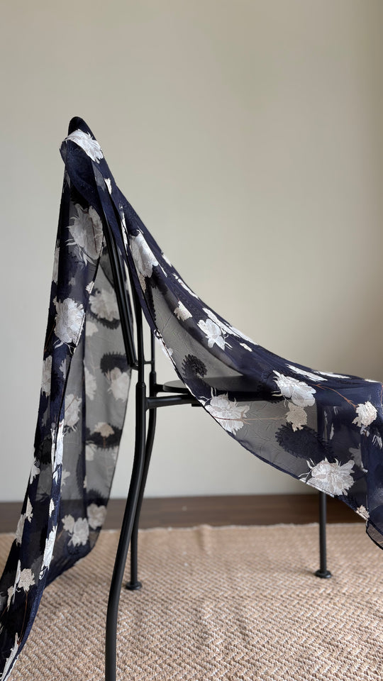 ALUN Selendang in Midnight Peony