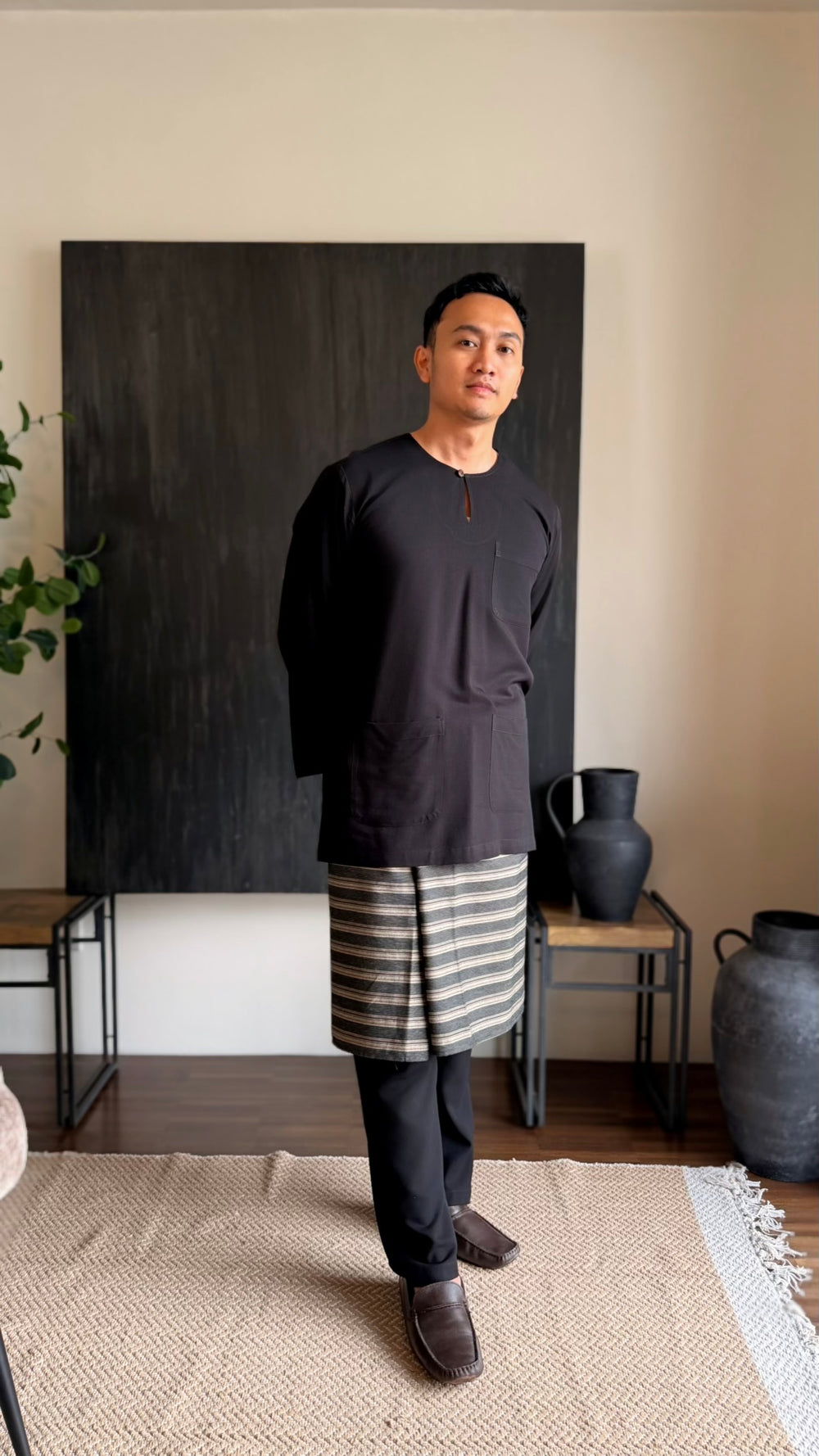 TUAH Baju Melayu Teluk Belanga in Charcoal