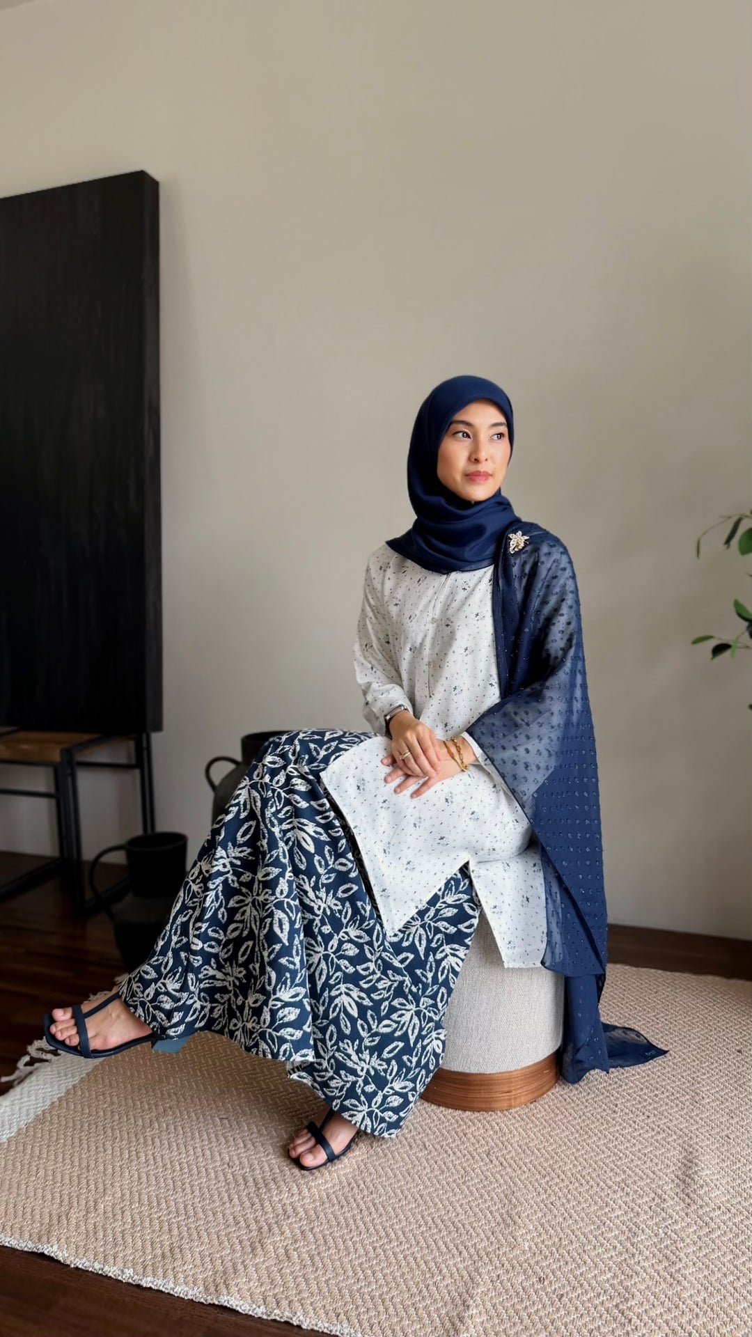 ANGGUN Long Kebarung Set in Carbon Ditsy