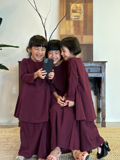 MELATI Kurung Pahang Set in Tyrian