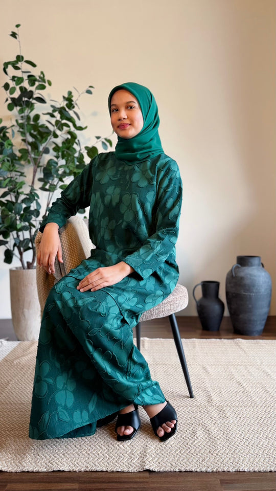 EMBUN Long Kurung Set in Emerald