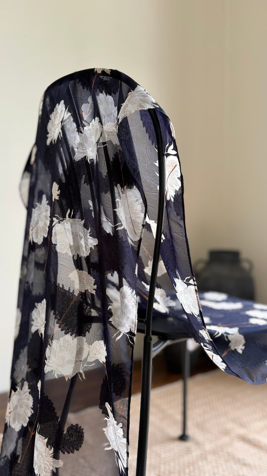 ALUN Selendang in Midnight Peony