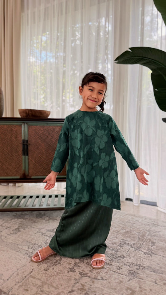 SUKMA Long Kurung Set in Emerald