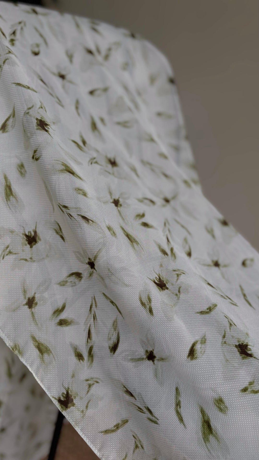 ALUN Selendang in Olive Petals