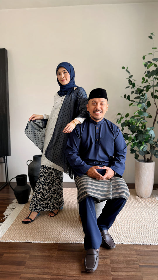 ANGGUN Long Kebarung Set in Carbon Ditsy