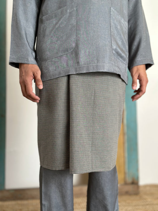 IDRIS Pelikat Style Samping in Graphite Stripes