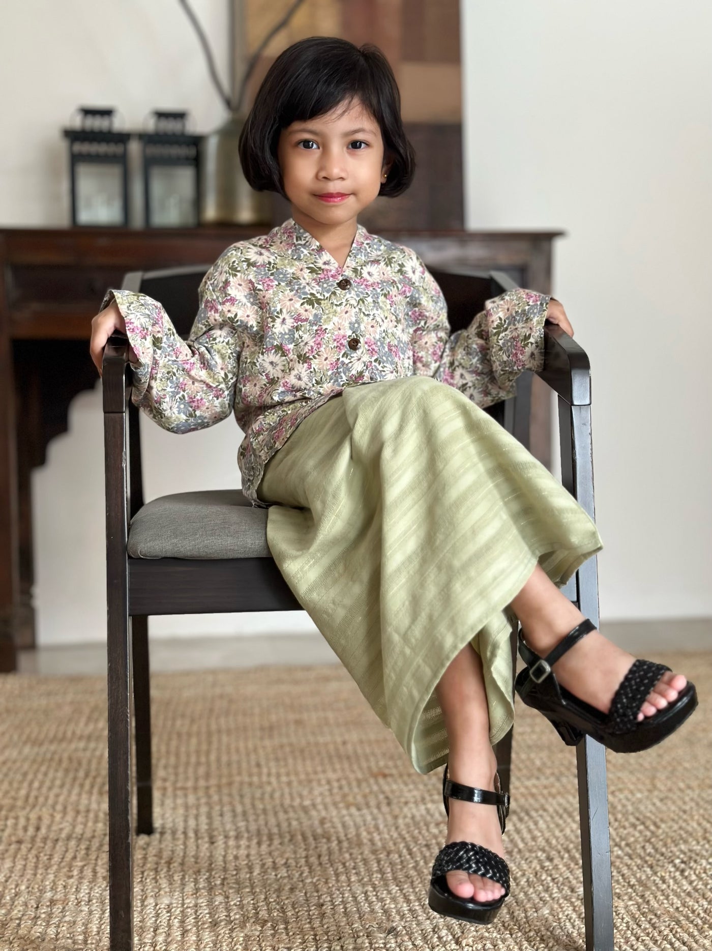 TERATAI Short Kebaya Set in Olive Floral