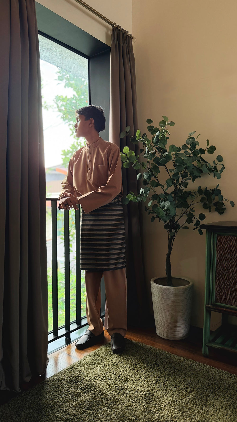 IDRIS Pelikat Style Samping in Espresso Stripes