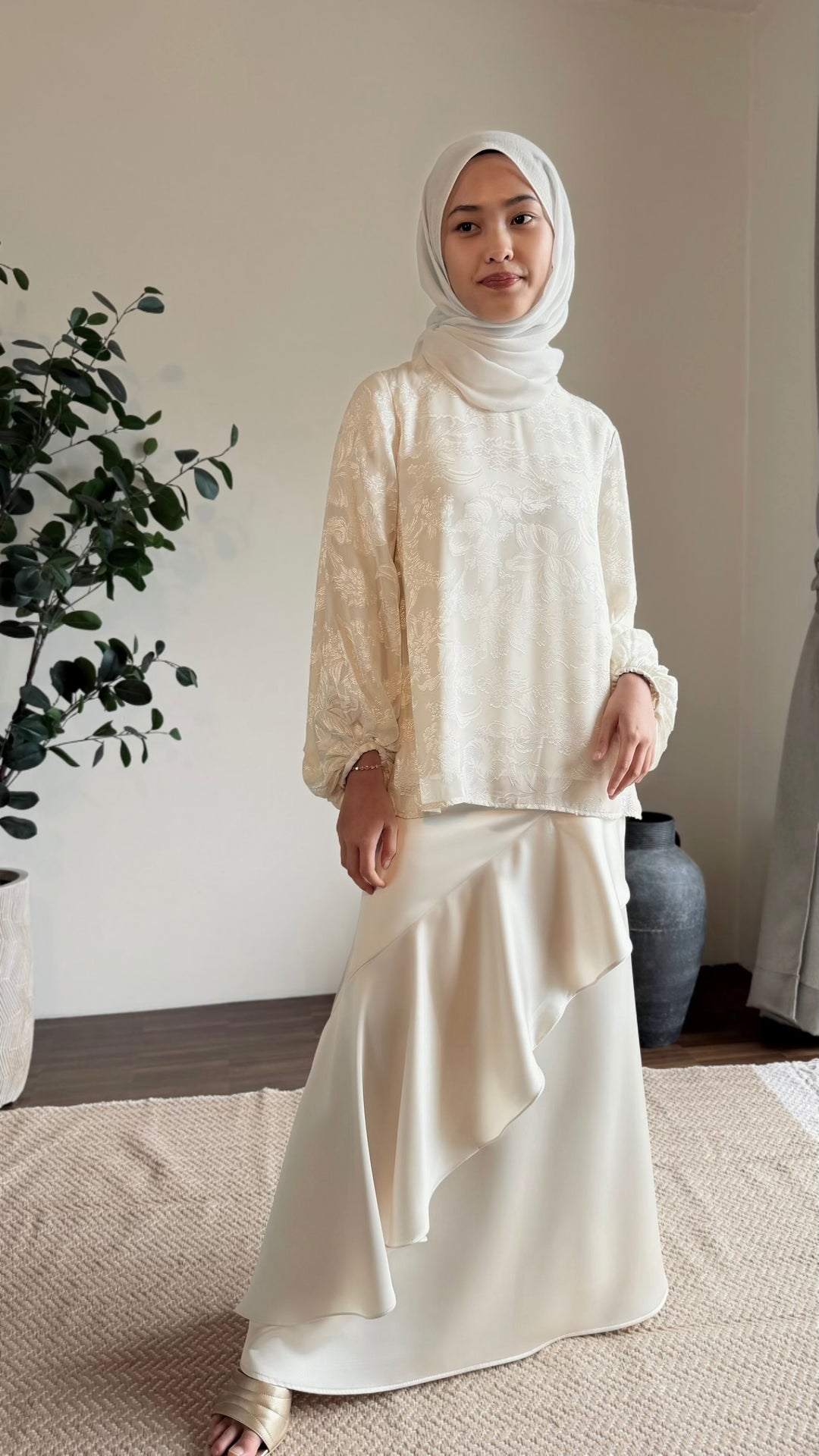 MAYA Modern Kurung Set in Silky Ivory