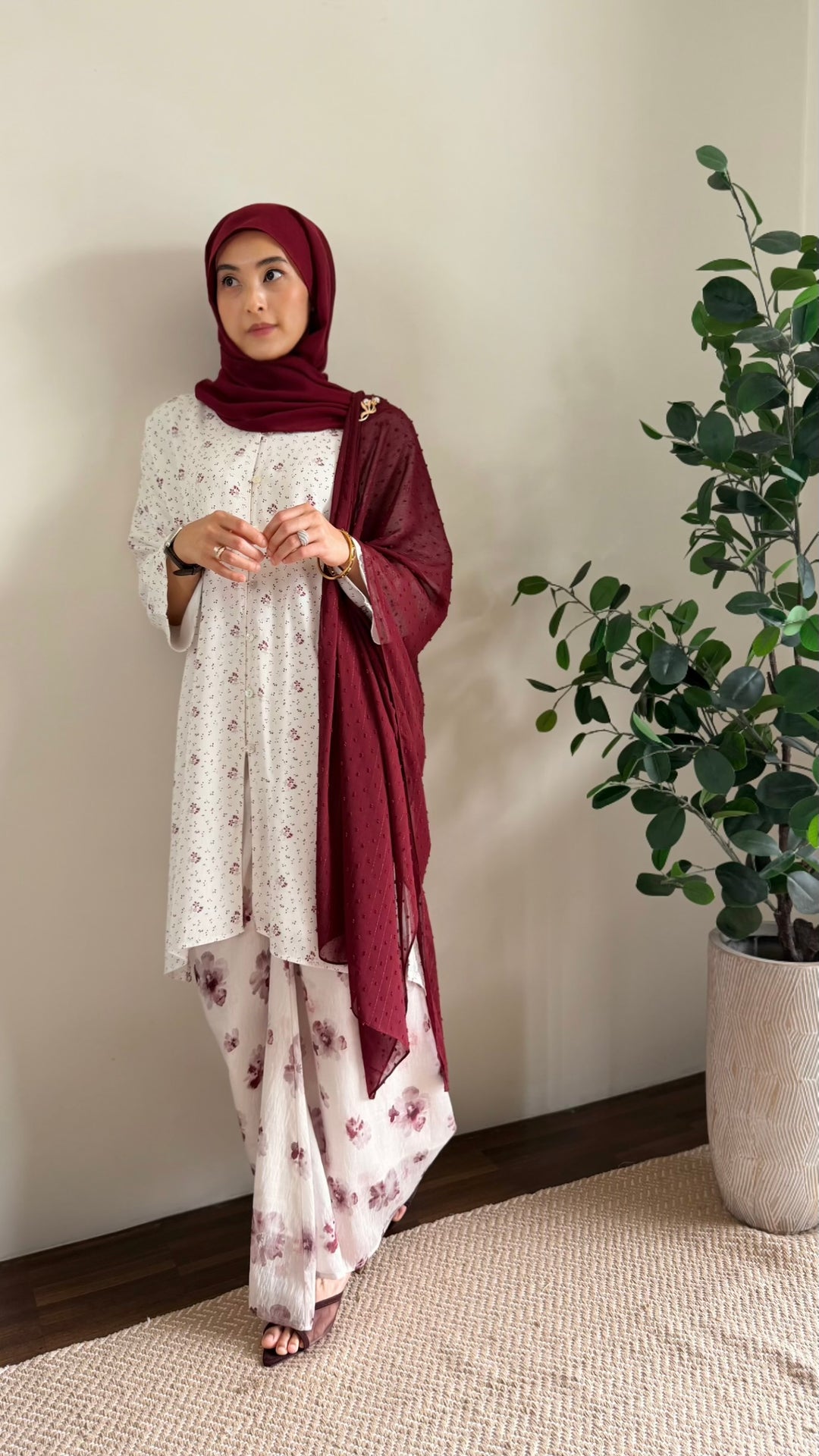 ANGGUN Long Kebarung Set in Merlot Ditsy