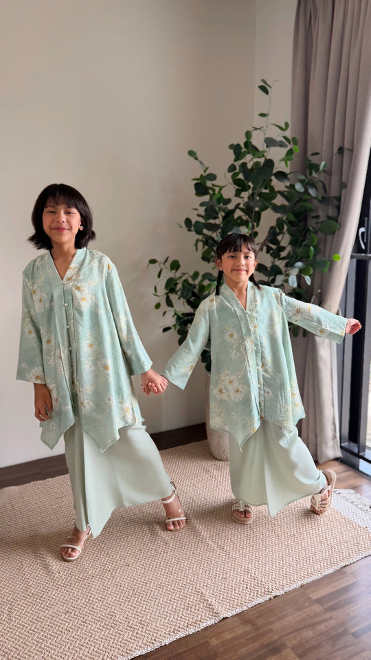 RATNA Long Kebaya Set in Dreamy Green