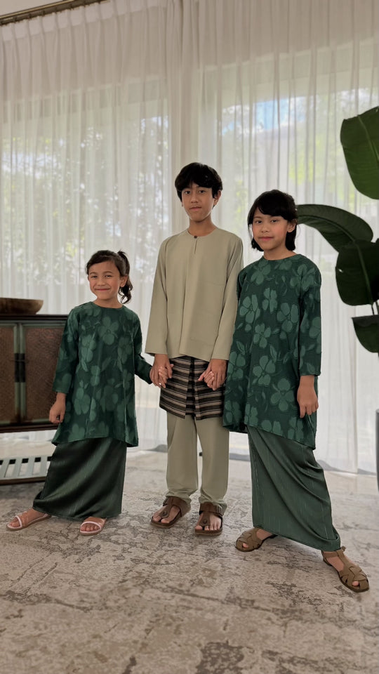 SUKMA Long Kurung Set in Emerald