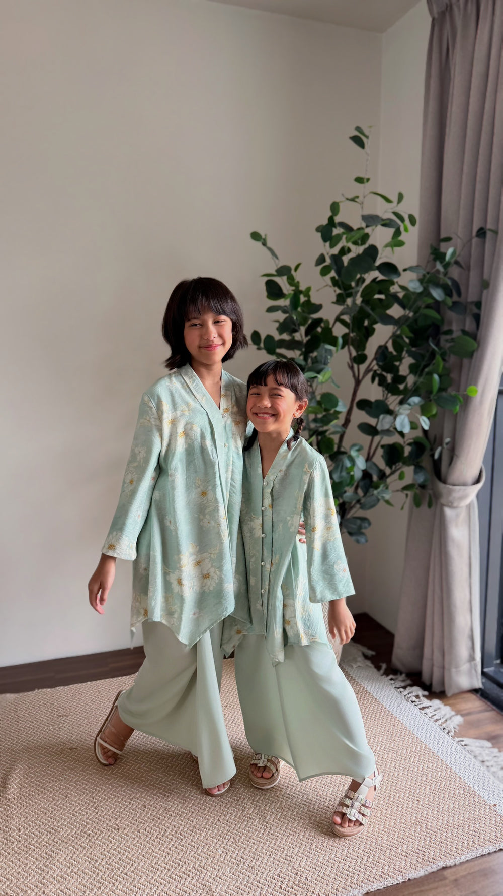 RATNA Long Kebaya Set in Dreamy Green