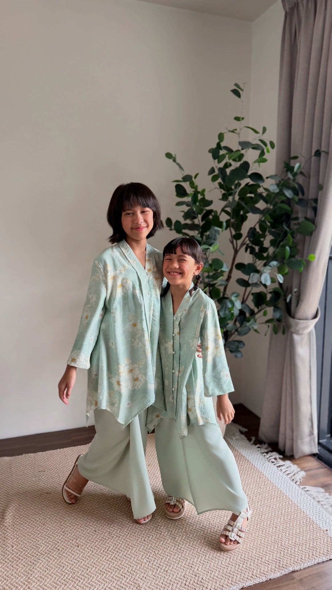 RATNA Long Kebaya Set in Dreamy Green