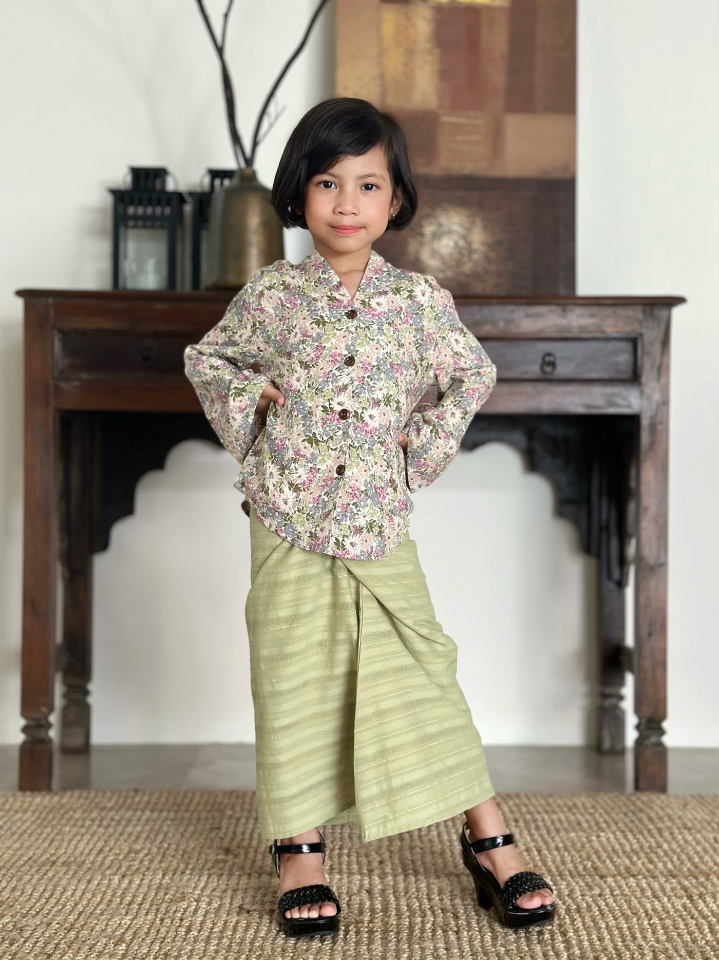 TERATAI Short Kebaya Set in Olive Floral